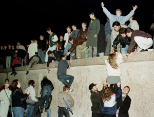 1989: The Fall of the Berlin Wall: The End of an Era