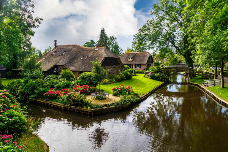 Discover the Best Tourist Places in Giethoorn